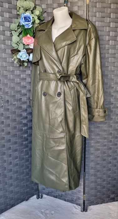 Trench masura M Pull&Bear nou