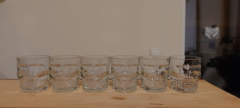 Комплект от 6 бр. стъклени чаши "череп"