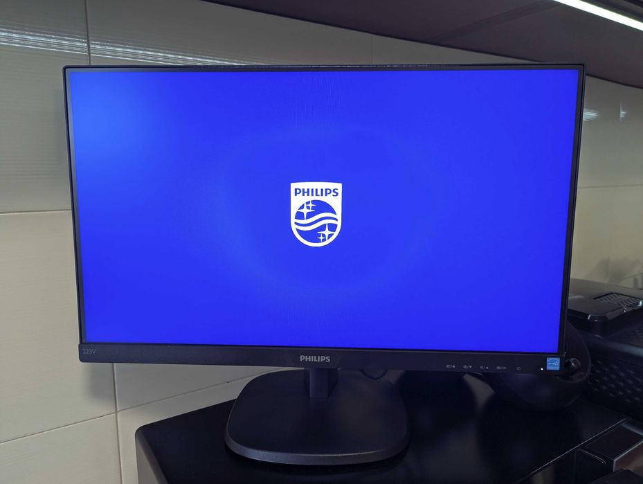 Monitor Philips 22 LED IPS Full HD VGA HDMI Boxe incluse Audio In Out