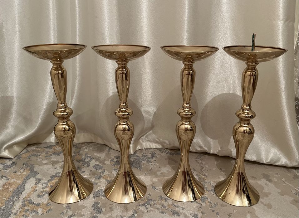 Элегантный набор из 4 золотых подсвечников