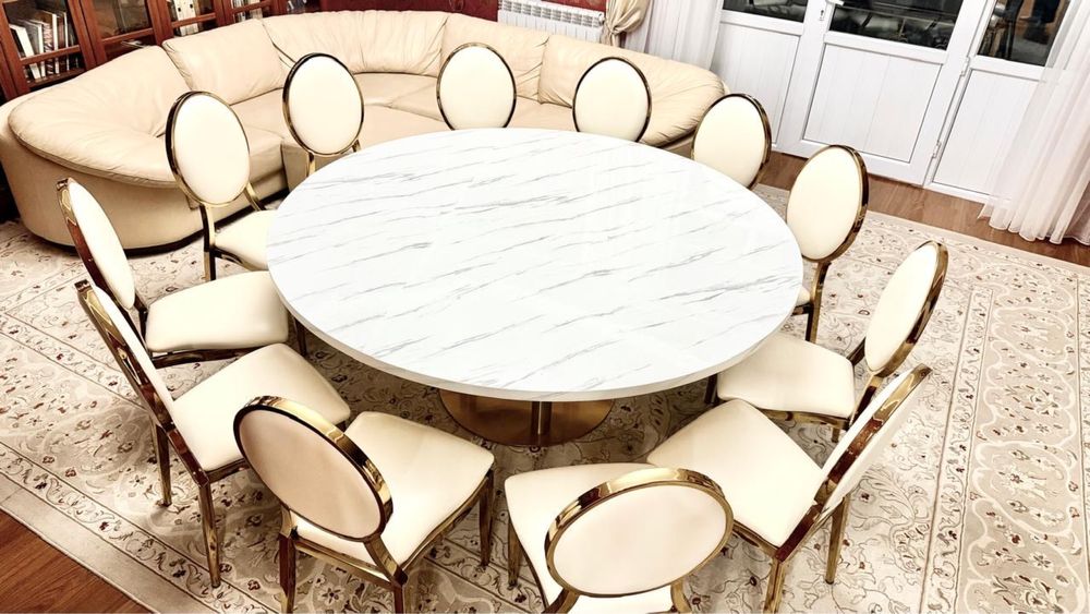 Продается стол со стульями