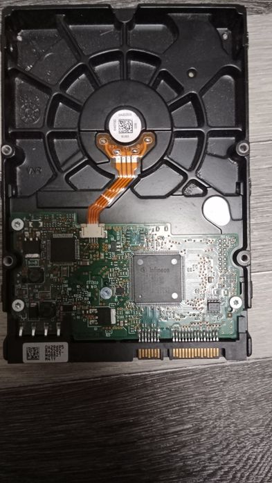 Hitachi Deskstar HDS721616PLA380