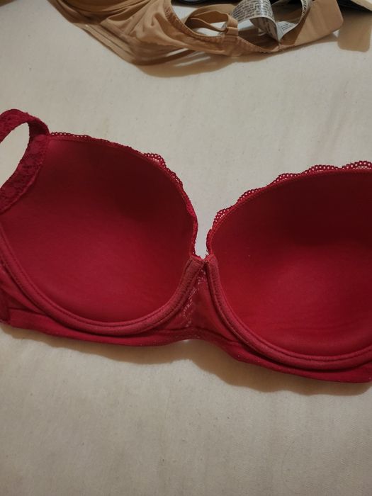 Сутиени - 85C до 95D