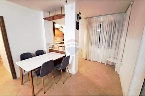 Дава се под наем Тристаен апартамент в Варна, Бриз - 150 кв.м за 850 € - Снимка #1