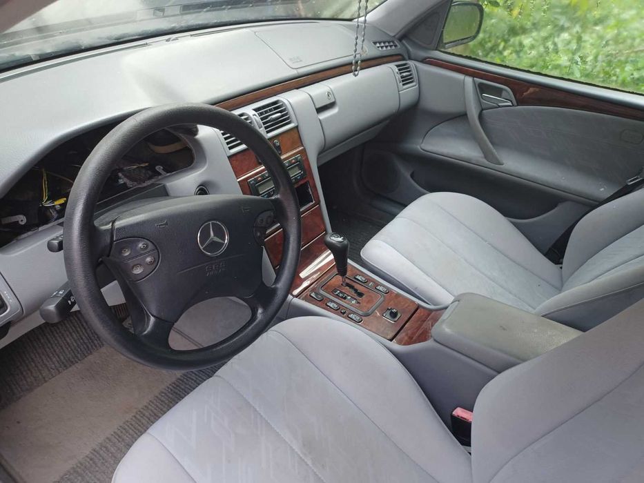 Mercedes e240 на части