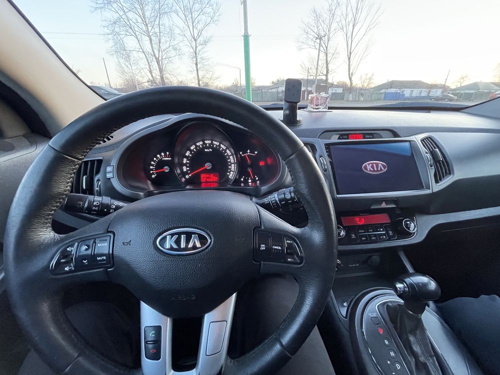 Kia sportage. 2011 год