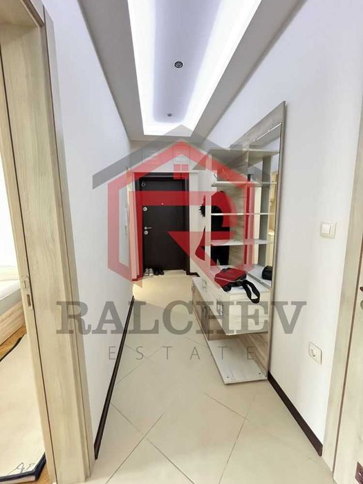 Тристаен апартамент с Морска панорама / Общината