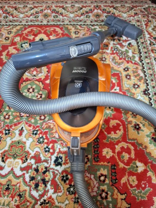 LG пылесос . Ишлатилган . Моторини тортиши озгина сустрок