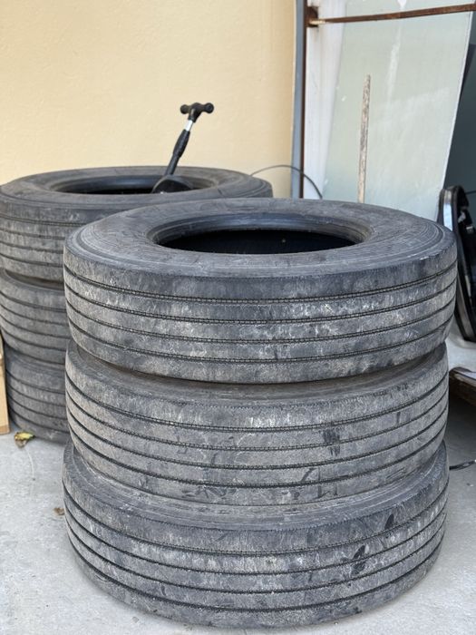 Покрышка шины на грузовое авто