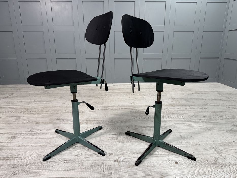 Винтидж индустриални работни столове Р460