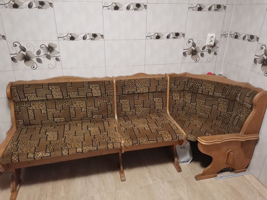 Coltar lemn masiv, masa extensibila si 4 scaune