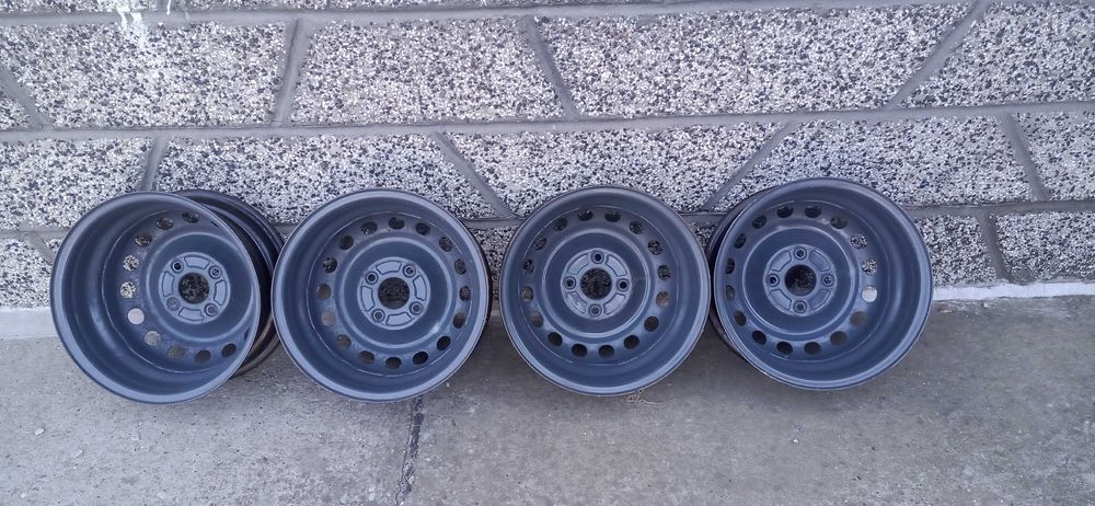 Продавам 15-цолови железни джанти