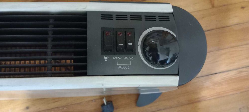 Конвектор за отопление с три режима на мощност и вентилатор.