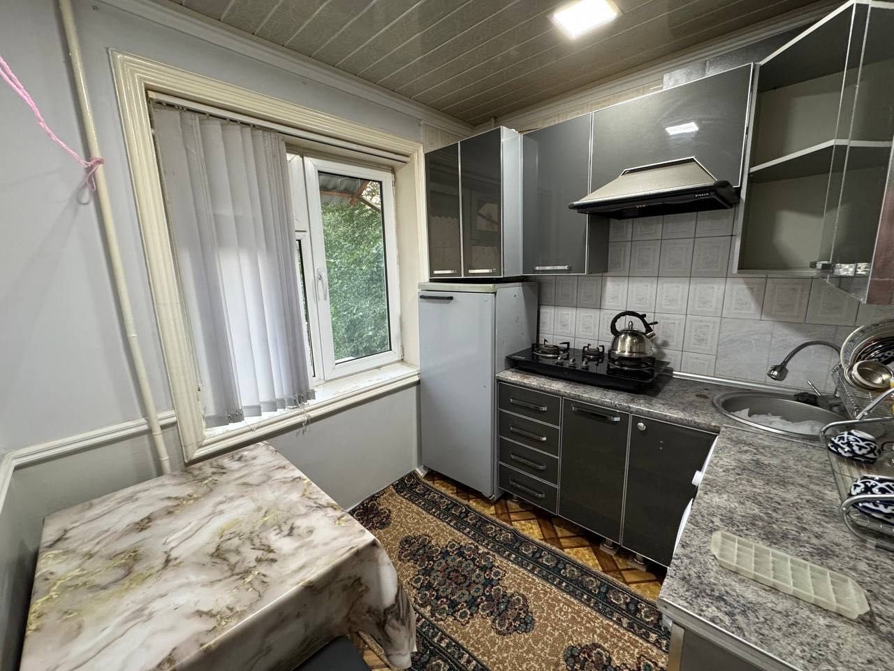 Продам 2 ком квартиру на Азиз Базаре