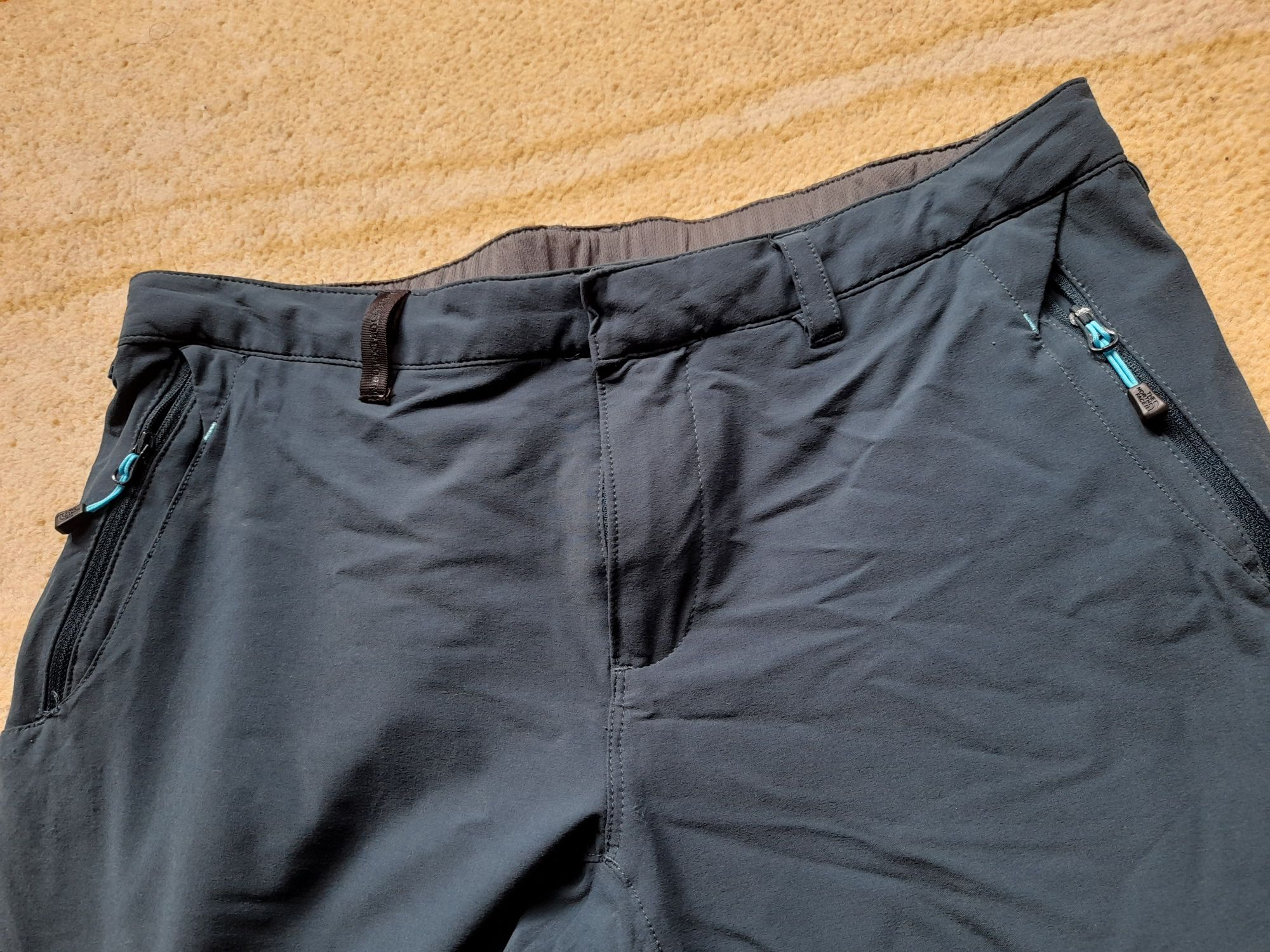 The north face дамски панталон M размер.