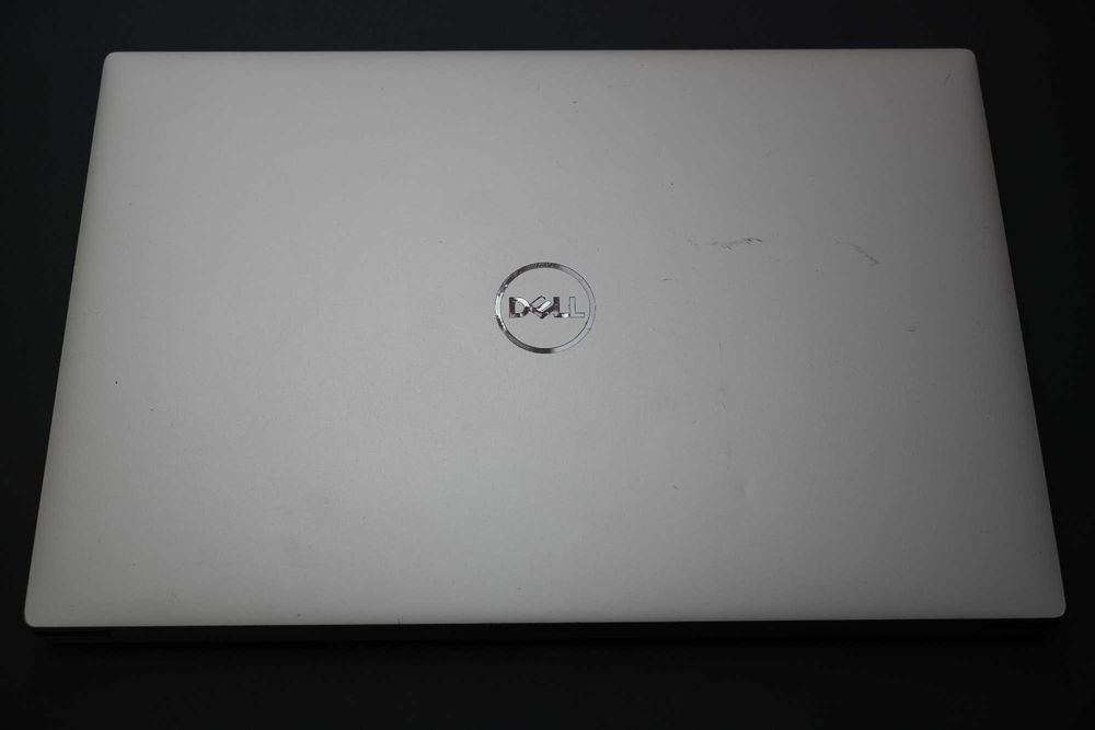 Продавам лаптоп Dell XPS 15 9500