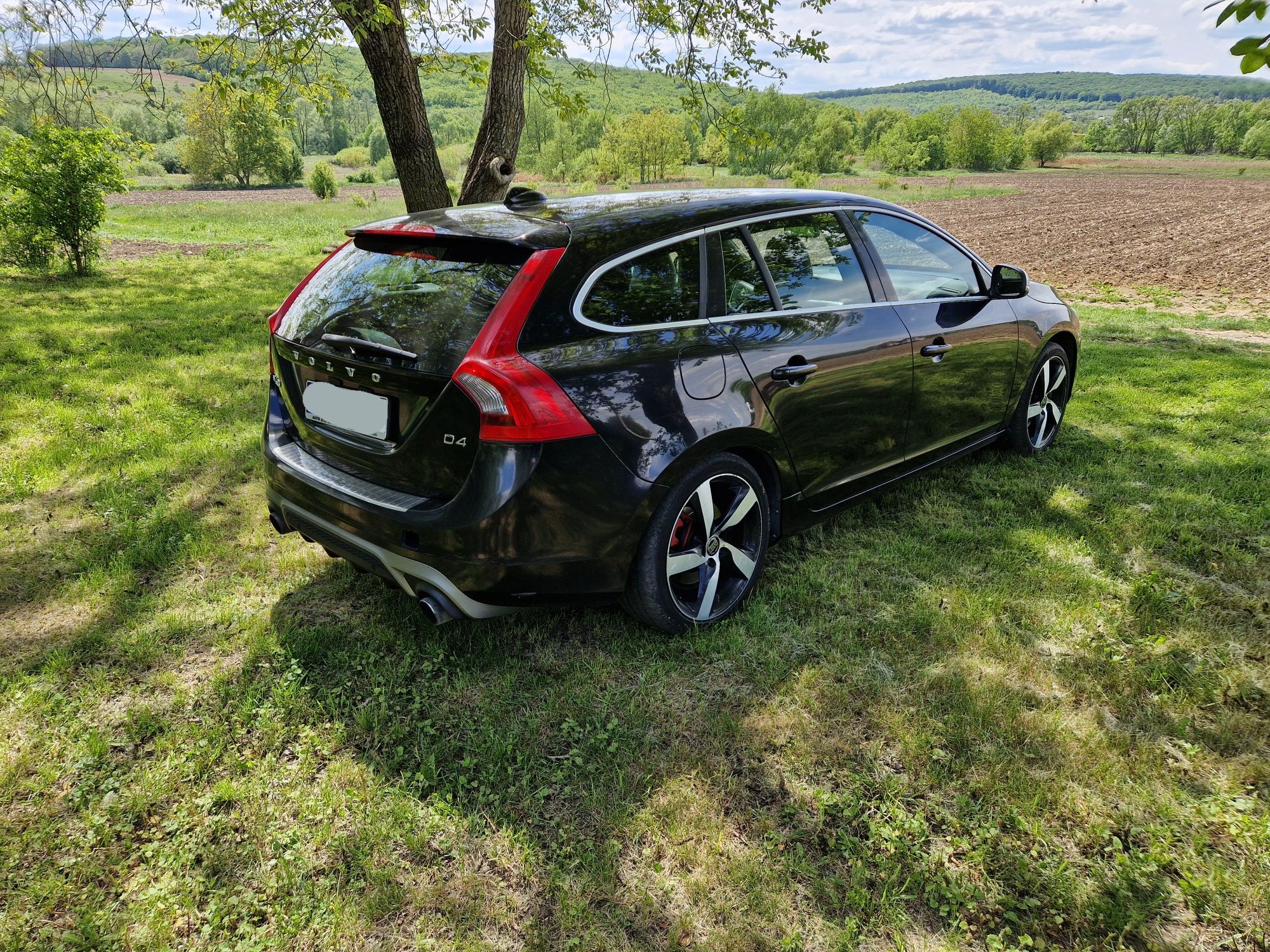 Vând volvo v60  D4 din 2014