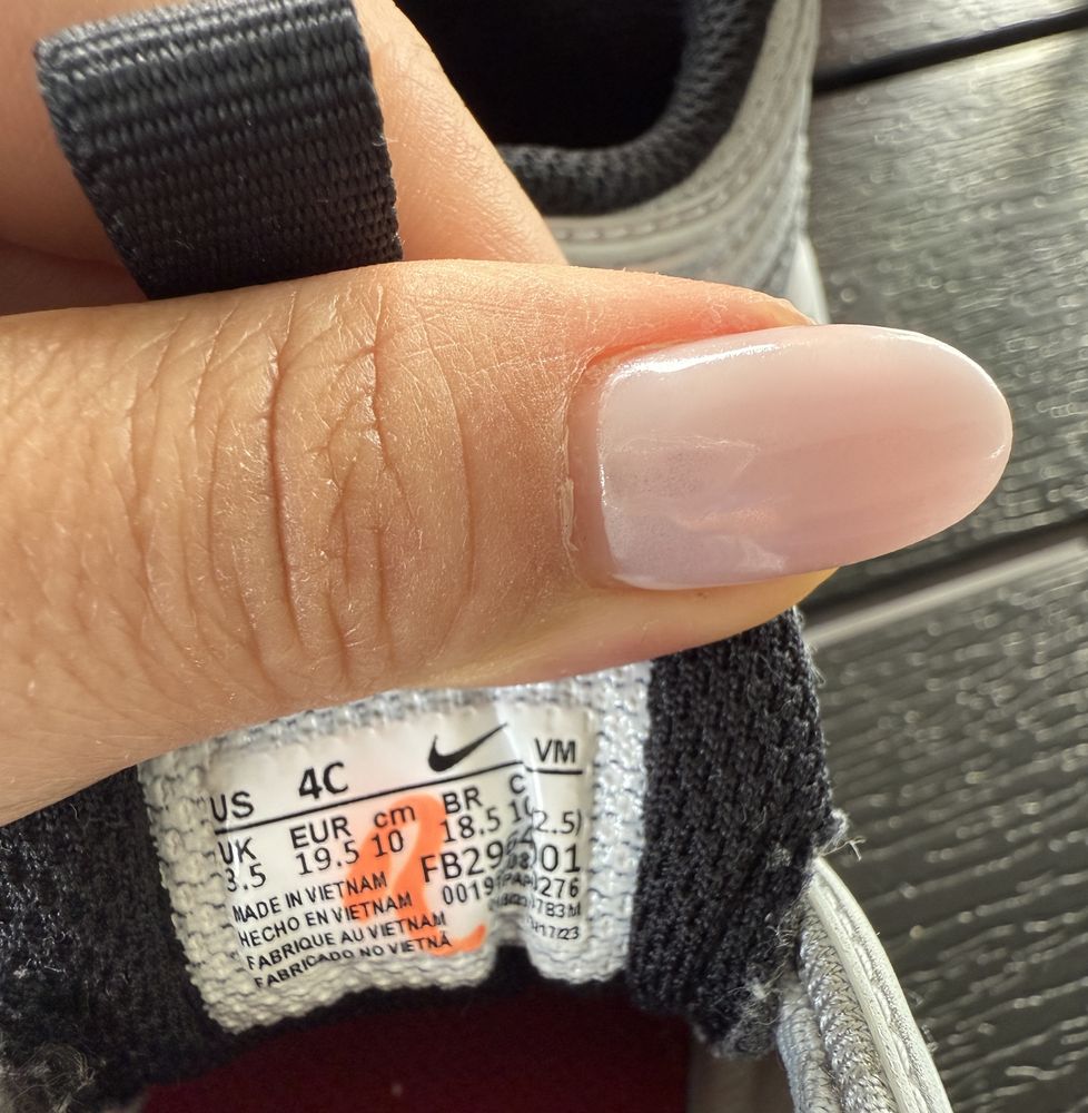 Adidasi nike bebe
