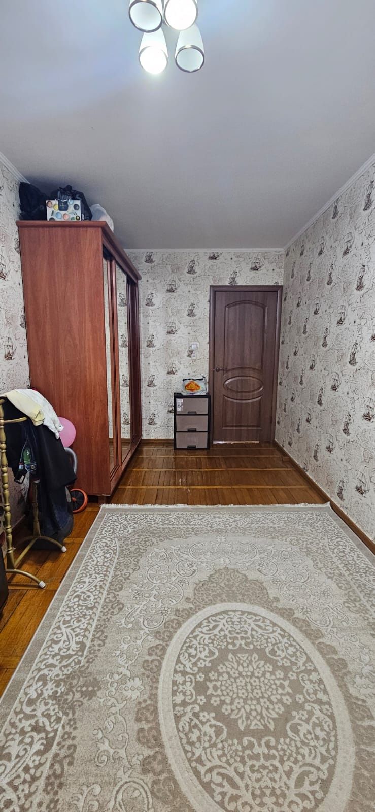 Продаётся 2 комн, район.Школьник