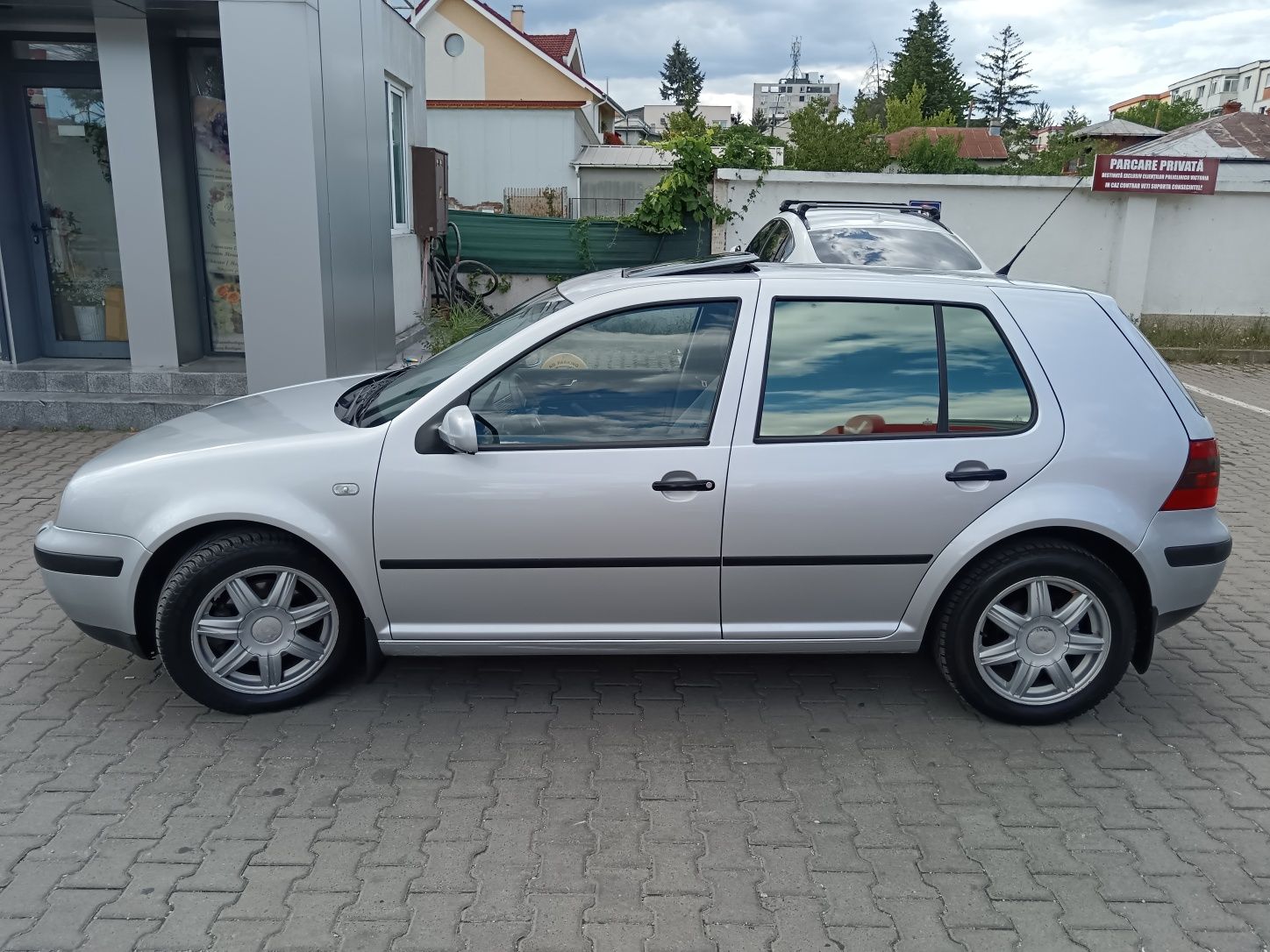 Volkswagen Golf ,2003 ,1.6 benzină ,climatronic ,trapă ,fiscal pe loc