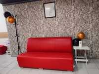 Триместен червен диван