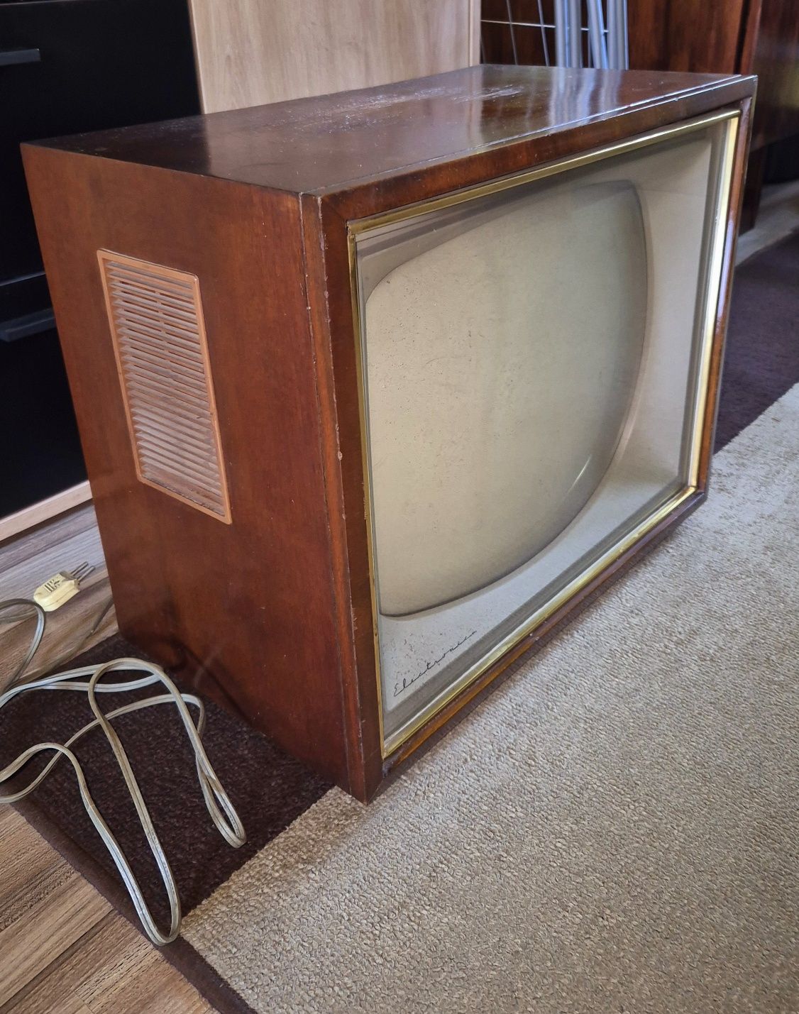 Televizor Electronica perioada comunista pe lămpi