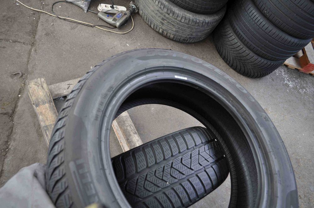 SET 2 Anvelope Iarna 205/60 R17 PIRELLI Sottozero 3 93H
