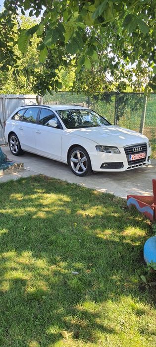 Vand Audi A4 b8 din anul 2010, in conditii bune fara defecte.