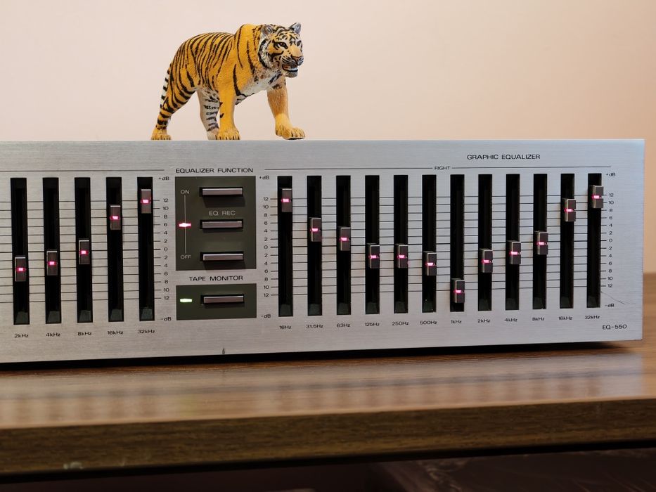 Fisher EQ-550. Egalizator to, de calibru. Estetică de raft. Preț fix !