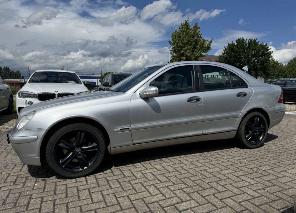 Mercedes C200 116кс