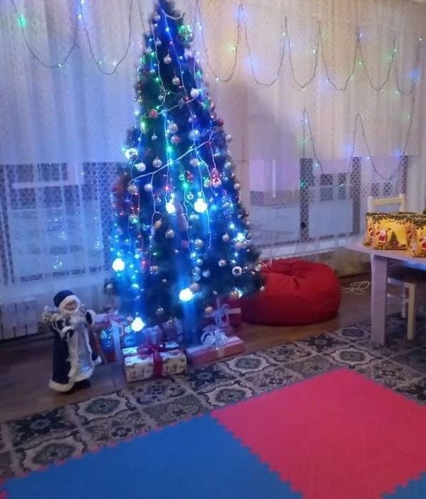 Новогодняя ёлка с украшениями