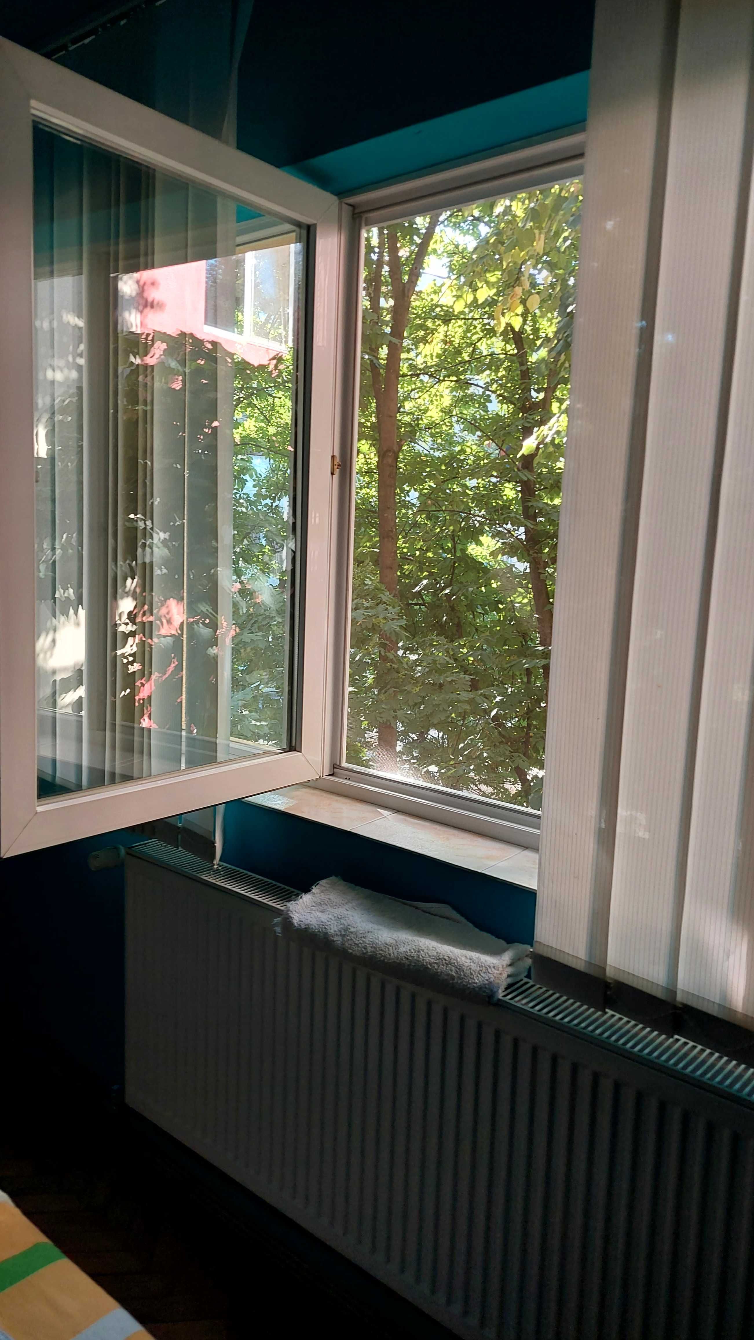 Chirie apartament 3 camere etaj 2 zona dambovita