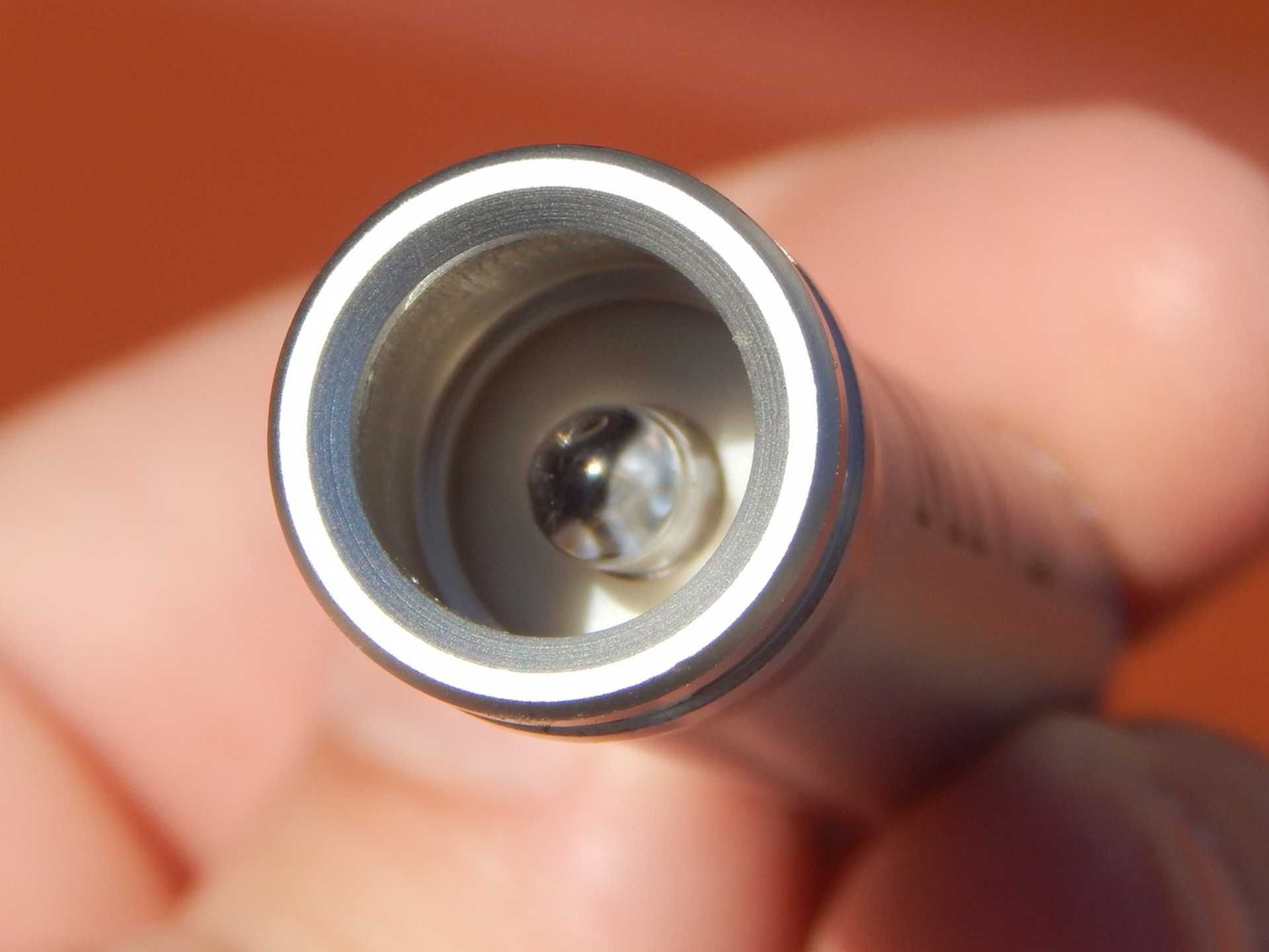 Lanterna LED MIVD metalica marime mica cu breloc si cutie originala