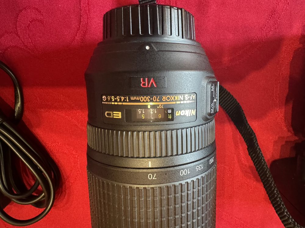 Фотоапарат Nikon с два обектива
