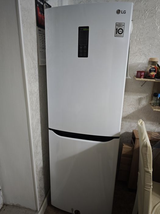 Холодильник LG 2021 года работает отлично