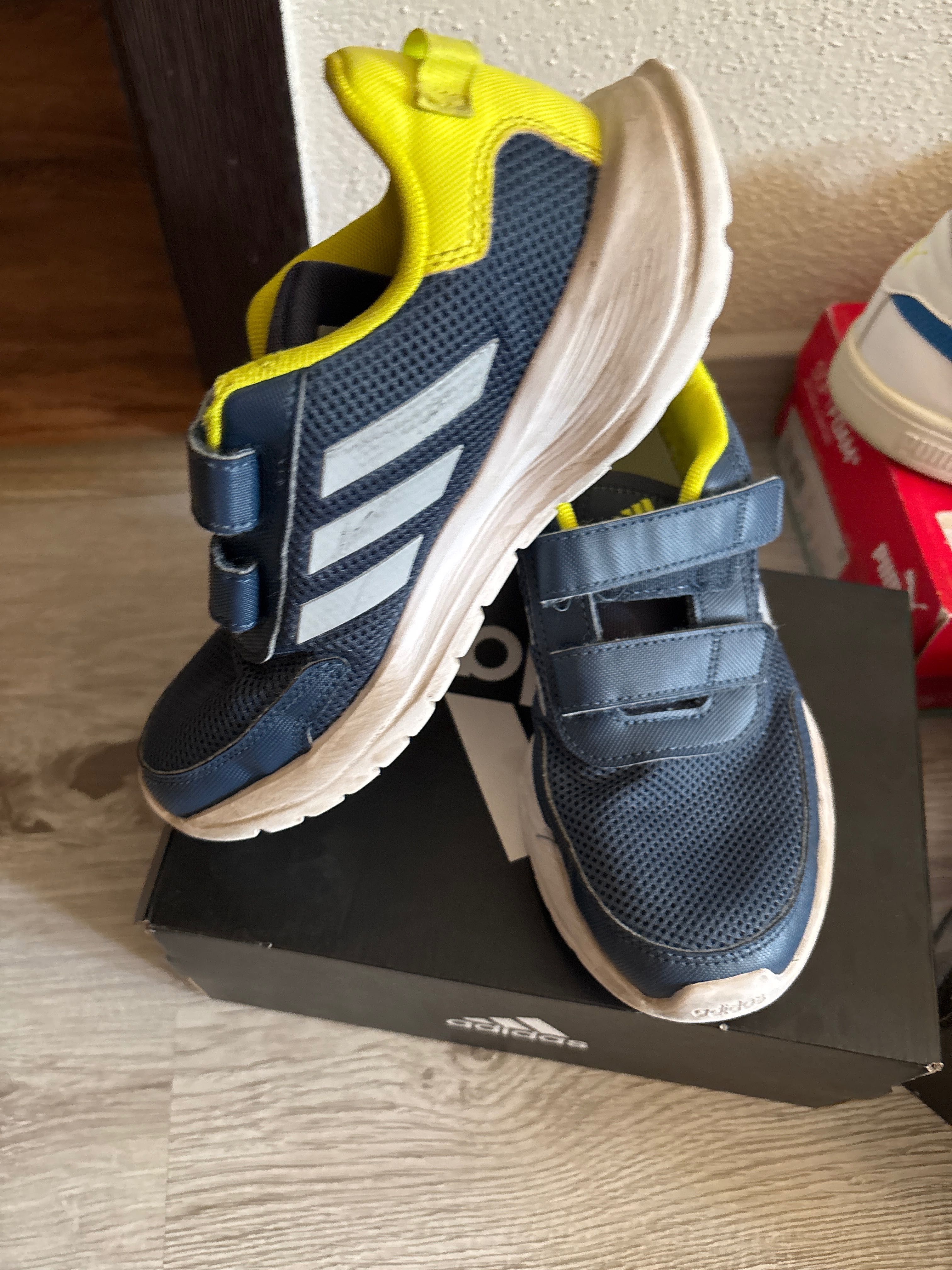 Маратонки Адидас, пума, reebok