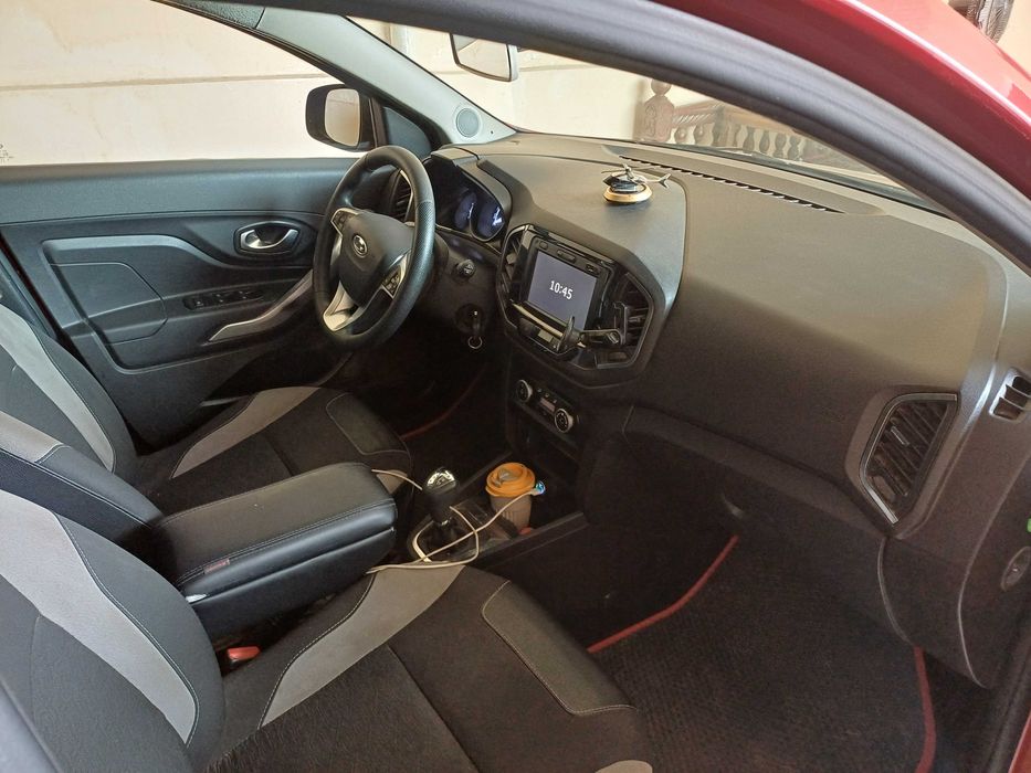 yoqimli oilaviy mashina