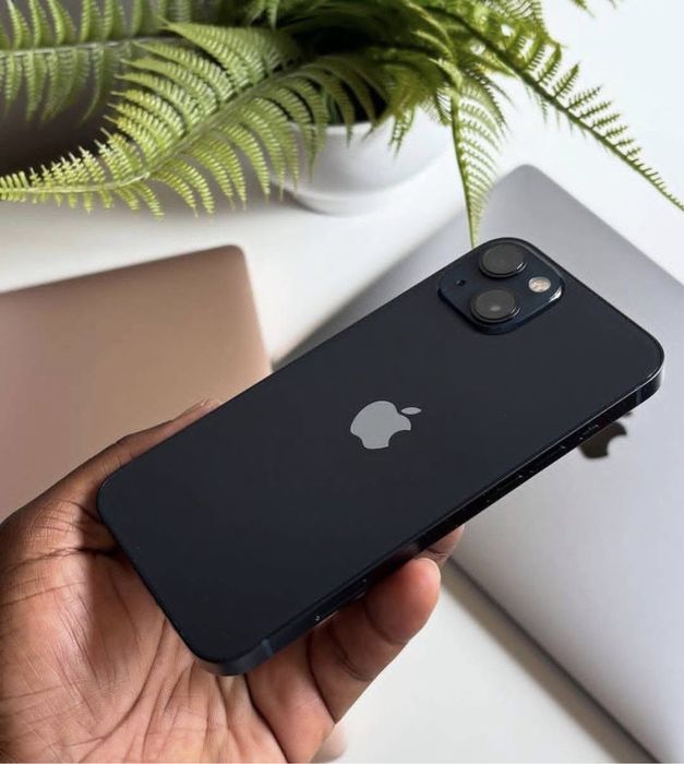 iPhone 13 black cu 93% Bateria