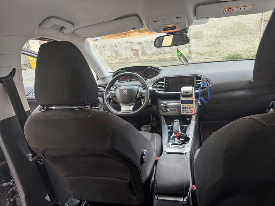Peugeot 207, 1.4 benzină + GPL premium (2020) – Colant Bolt activ