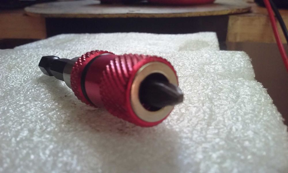 Adaptor magnetic pentru suubelnita cu biti