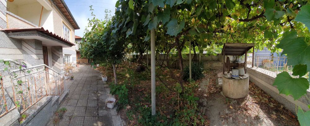 Къща с. Партизанин. Център.