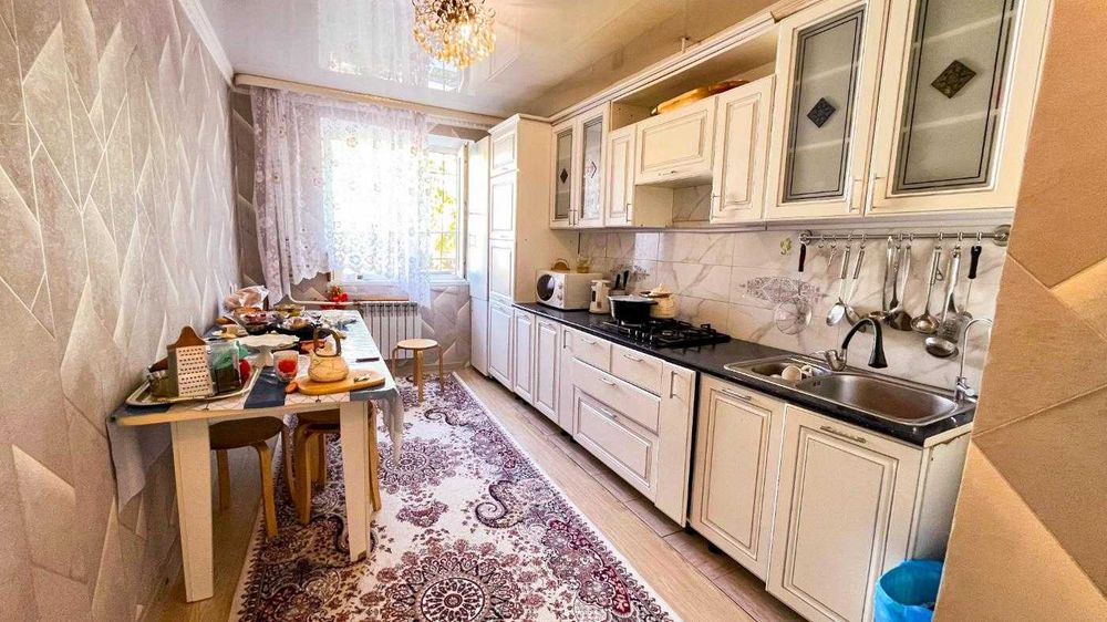 продам 4х комнатную квартиру Константин