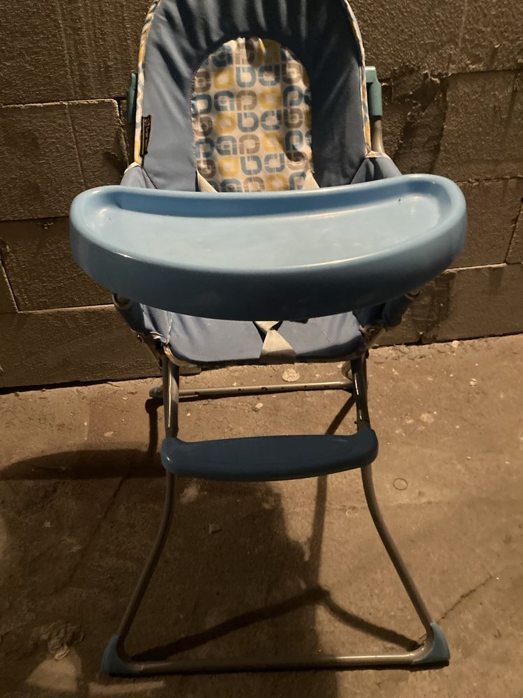 Продавам детска количка и столче Bertoni
