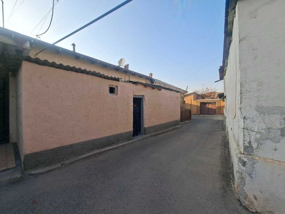 Общий двор 80кв/м ул.Лутфи