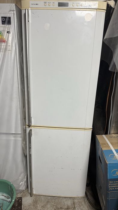 Продам двухкамерный холодильник