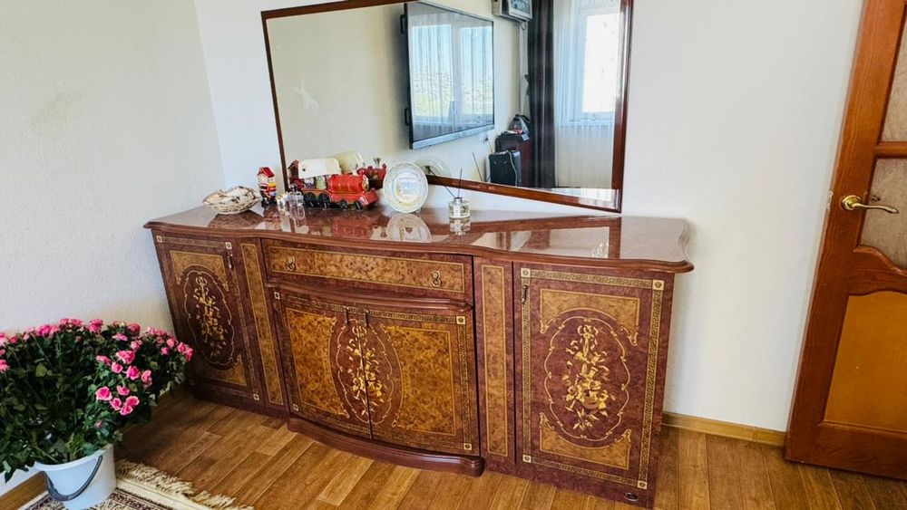 Комод в зал в отличном состоянии