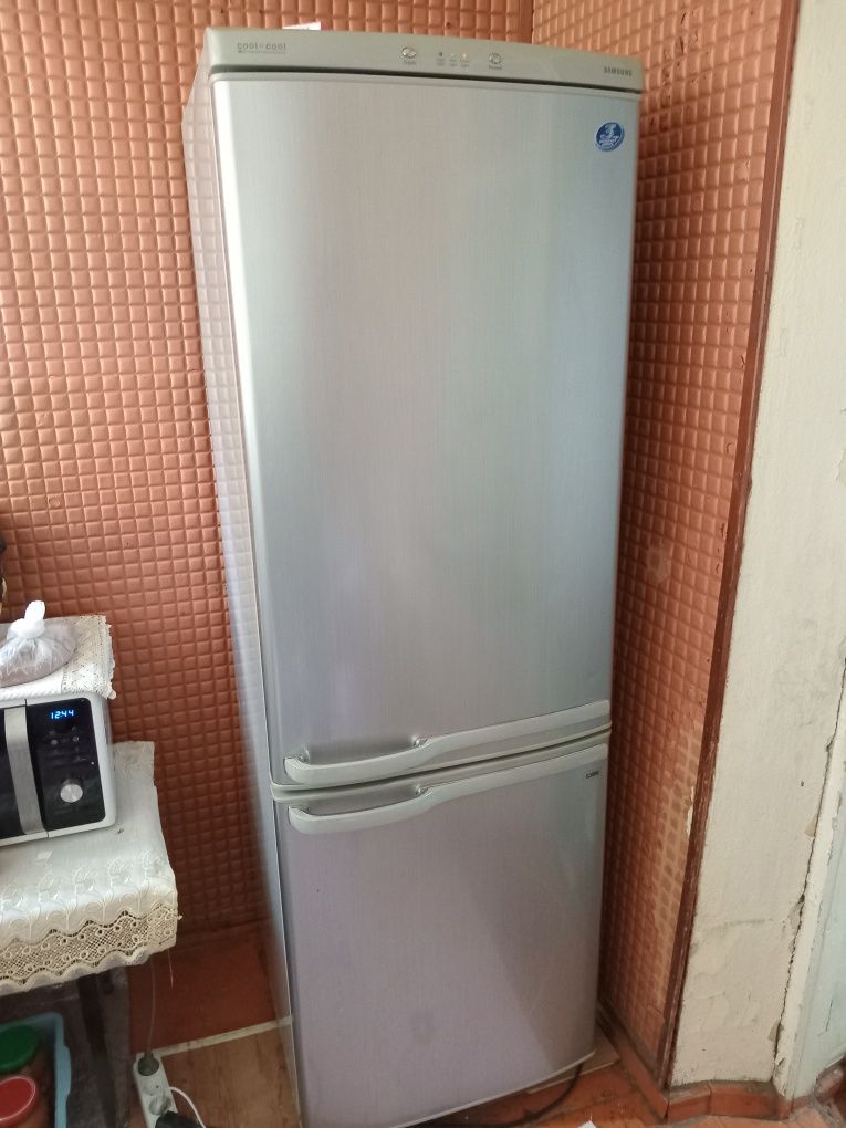 Холодильник Samsung б/у