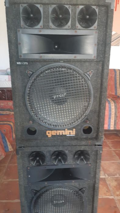 Boxe si statie audio in starr de functionare