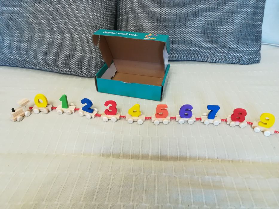 Ново дървено влакче с цифри