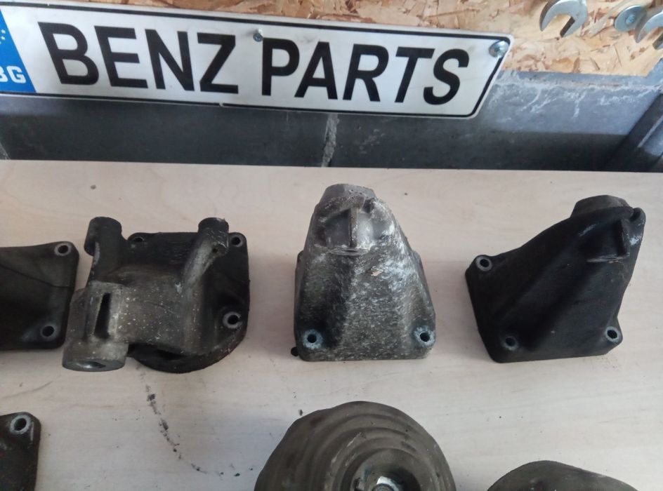 Лапа и Тампон за двигател Мерцедес / Mercedes